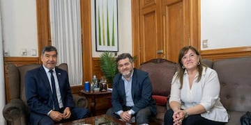 El vicegobernador y el titular del Ente Cultural confirmaron la llegada del festival folklórico más importante del país y repasaron un año de intensa actividad cultural.