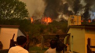 Piden que los vecinos colaboren con las indicaciones de Bomberos.