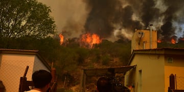 Piden que los vecinos colaboren con las indicaciones de Bomberos.