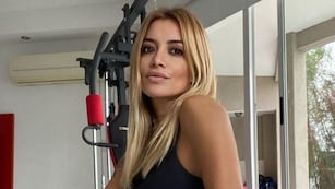 A los 44 años, la ex de Ricardo Fort, Claudia Ciardone, se suma a la bikini ultra XS y causa furor