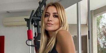 A los 44 años, la ex de Ricardo Fort, Claudia Ciardone, se suma a la bikini ultra XS y causa furor