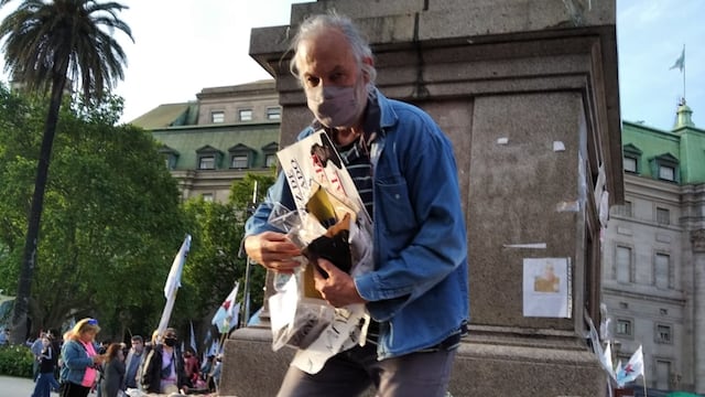Vandalizaron el memorial por las víctimas del coronavirus en la movilización por el Día de la Lealtad peronista