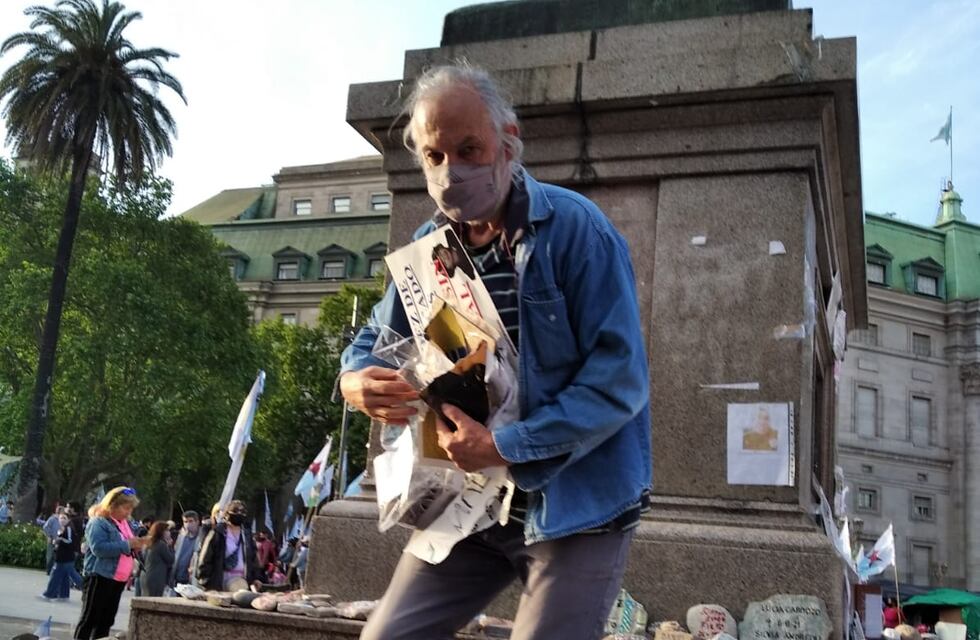 Repudio del Gobierno a las personas que vandalizaron el memorial de los muertos por COVID-19