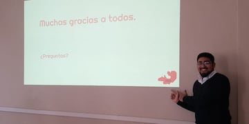 Raúl tiene 25 años y se recibió del Instituto Balseiro, agradeciendo a los talleres del profesor Córdoba.