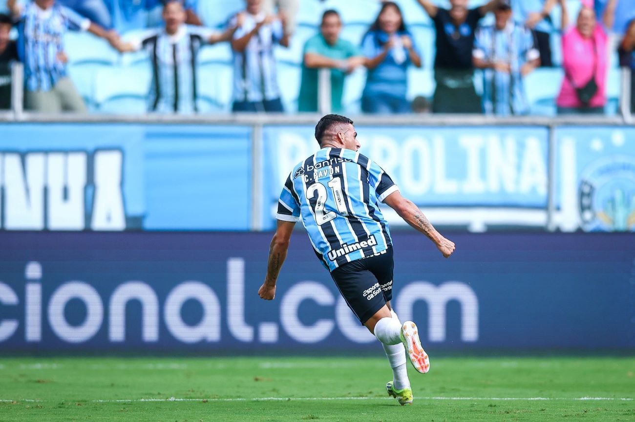 Cristian Pavón, ex-Talleres y Boca, marcó dos goles y una asistencia en la goleada 4-1 de Gremio ante Guarany de Bagé.(Prensa Gremio FBPA)