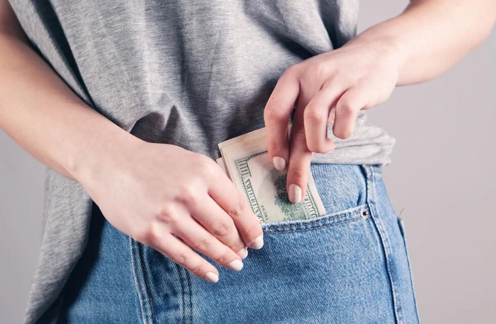 Dónde hay que guardar los dólares para atraer abundancia en el hogar