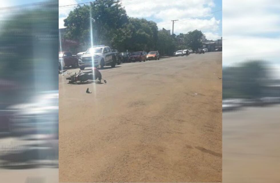Dos personas lesionadas tras la colisión entre un automóvil y una motocicleta en Oberá