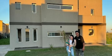 La influencer cordobesa y su familia se instalaron en la ciudad porteña y mostraron su impactante casa.