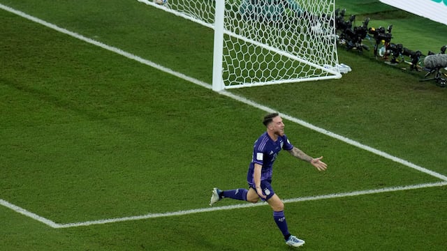 Alexis Mac Allister grita el 1 a 0 de Argentina ante Polonia con alma y vida. (AP).