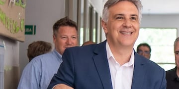 Martín Llaryora, al votar este domingo.