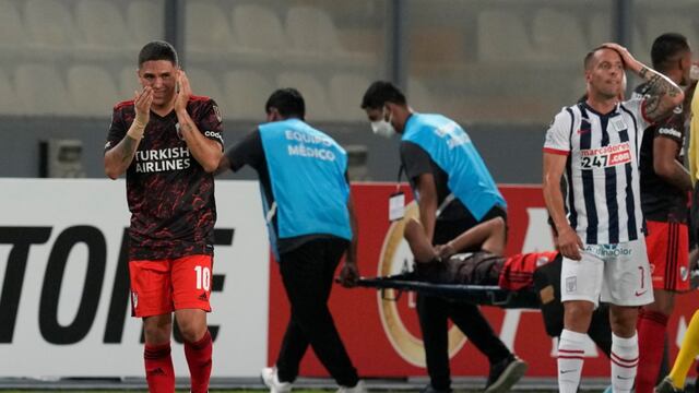 La lesión que sufrió Robert Rojas y que conmovió a sus compañeros y rivales, en el duelo jugado en Lima, por Copa Libertadores. (AP)
