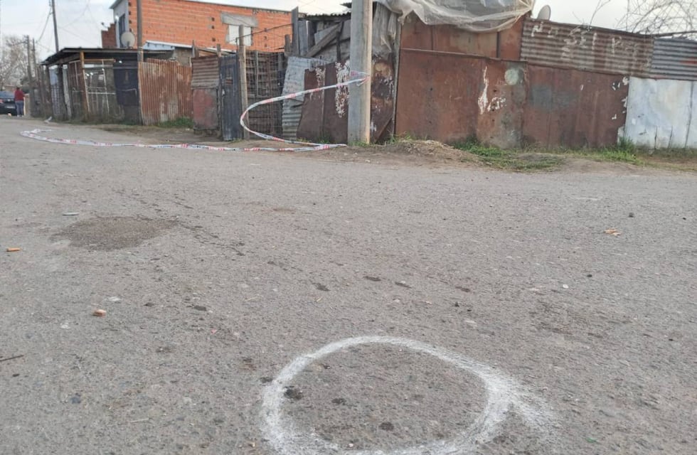 Reportan doble crimen en la zona norte de Rosario y balacera con nene herido