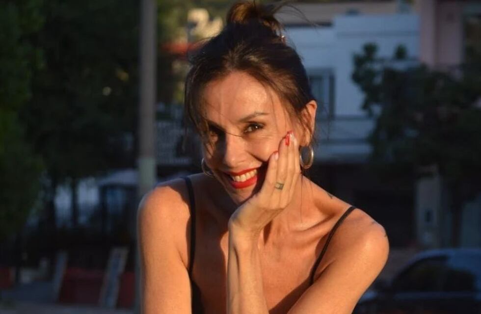 Viviana Saccone se robó todas las miradas con un body con aberturas y bucaneras negras