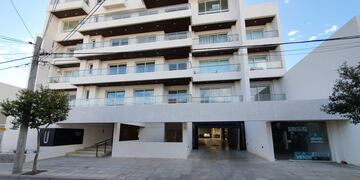 Edificio de Lavalle 542 de San Luis. Robo a lo "Spider-man".