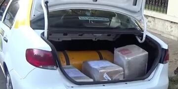 El taxi transportaba más de 50 kilogramos de marihuana al momento de la intercepción de la Policía.