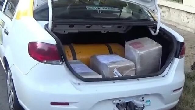El taxi transportaba más de 50 kilogramos de marihuana al momento de la intercepción de la Policía.