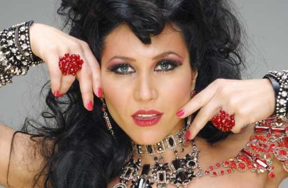 Adabel Guerrero compartió su rutina de entrenamiento con un conjunto deportivo rosa y causó furor en Instagram