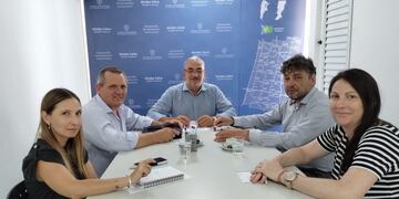 Los funcionarios del Ministerio de Seguridad Eduardo Cosentino y Juan José Wouilloz se reunieron con Bárbara Chivallero, Elizabet Cassani y el senador Alcides Calvo