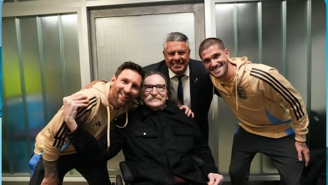 Lionel Messi,  Charly García, Claudio Chiqui Tapia y Rodrigo de Paul. Foto: web.