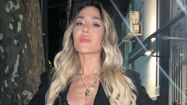 Jimena Barón y un look a puro brillo.