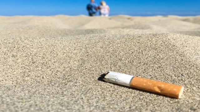Achicaron al mínimo el espacio para fumadores en las playas rosarinas