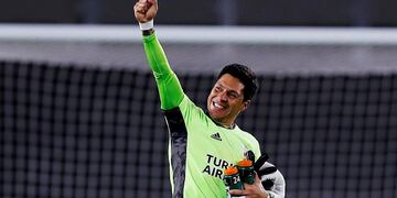 El mendocino Enzo Pérez ingresó en la historia grande de River Plate como jugador pero selló su gloria defendiendo el arco del Millo.