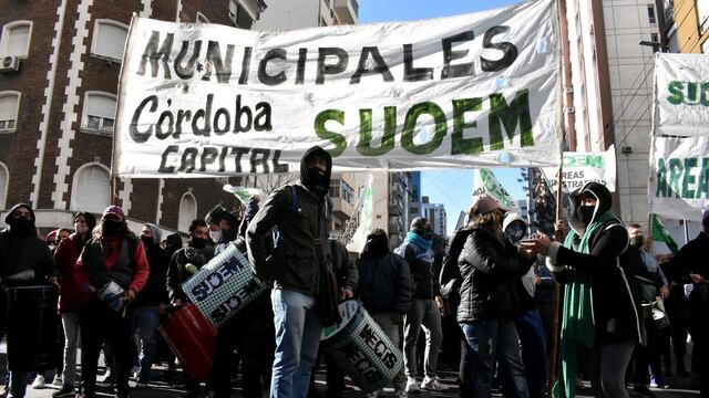 Después de seis meses de reclamos, con marchas que terminaron en violentas protestas, acuerdo salarial de los municipales.