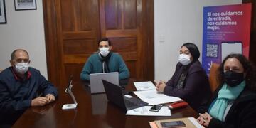 Firman convenio para regularización de tierras a productores zonales de El Soberbio.