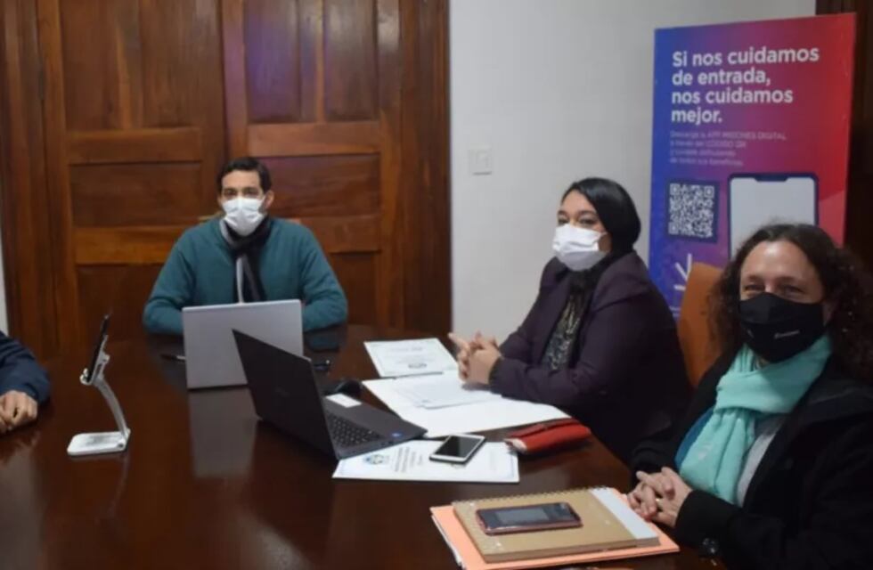 Firman convenio para regularización de tierras a productores zonales de El Soberbio