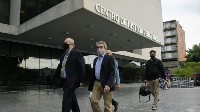 Traferri y su abogado entrando al Centro de Justicia Penal (@MauroYasprizza)