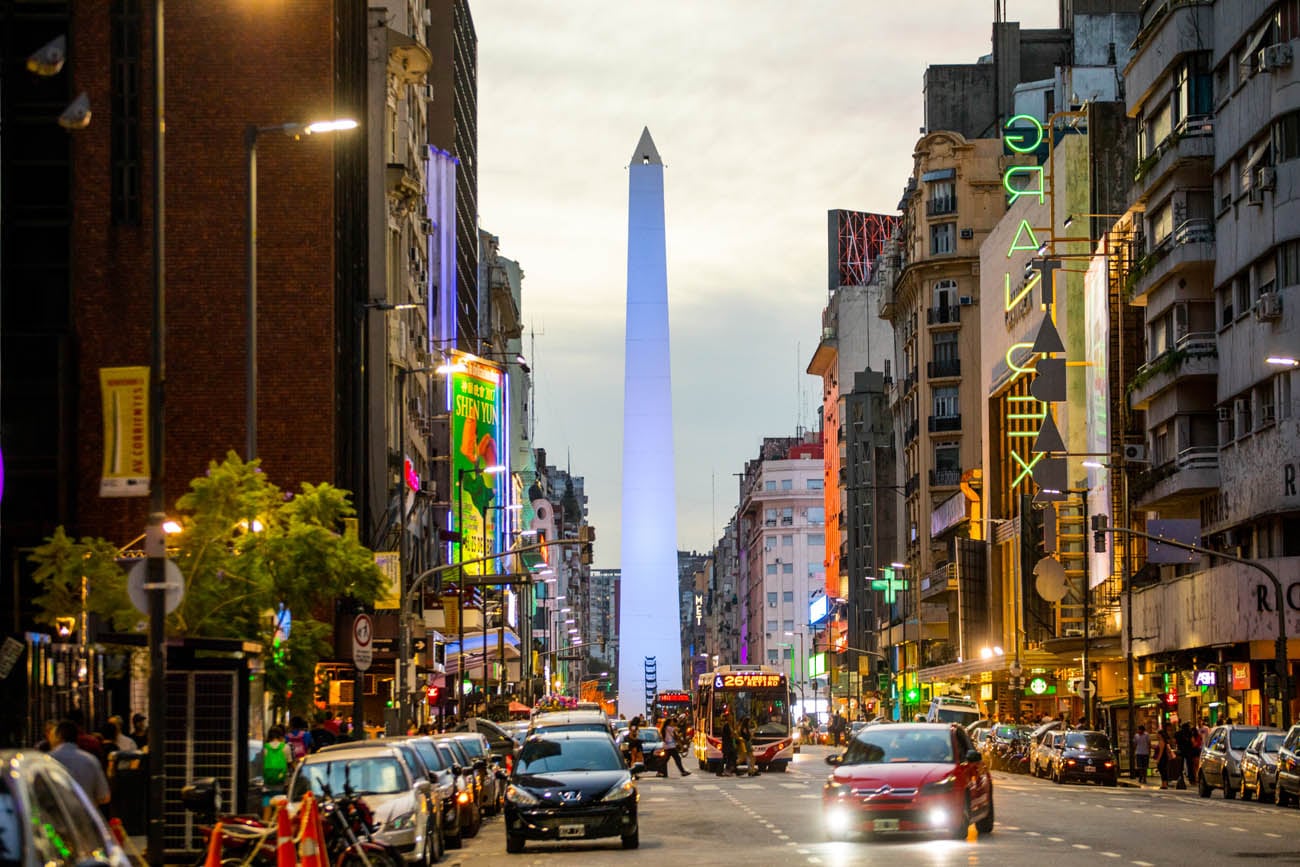 Obelisco desde calle Corrientes.