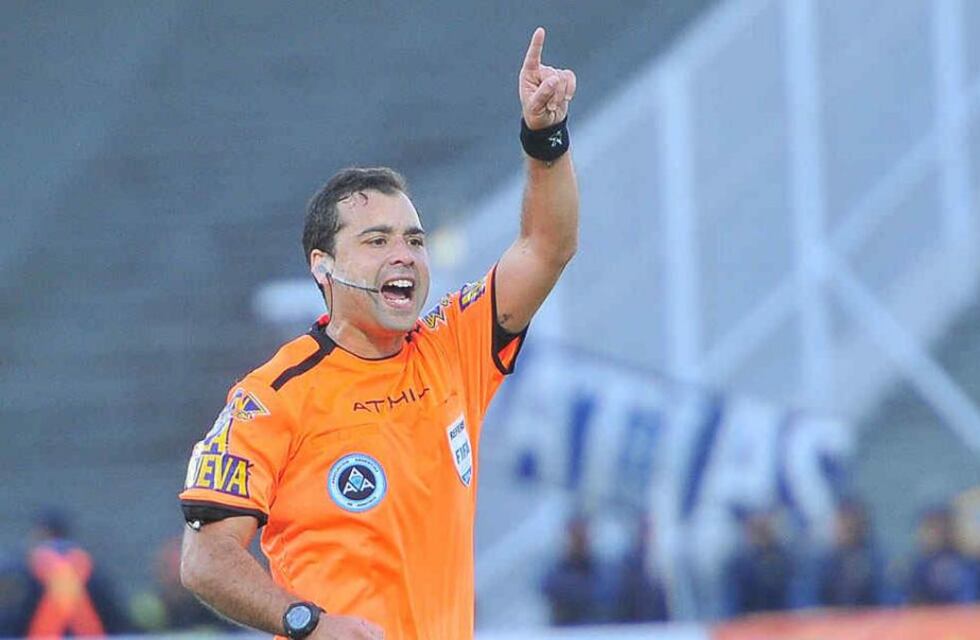 Marcha atrás: Diego Ceballos no estará en el VAR para el partido entre Rosario Central y Vélez