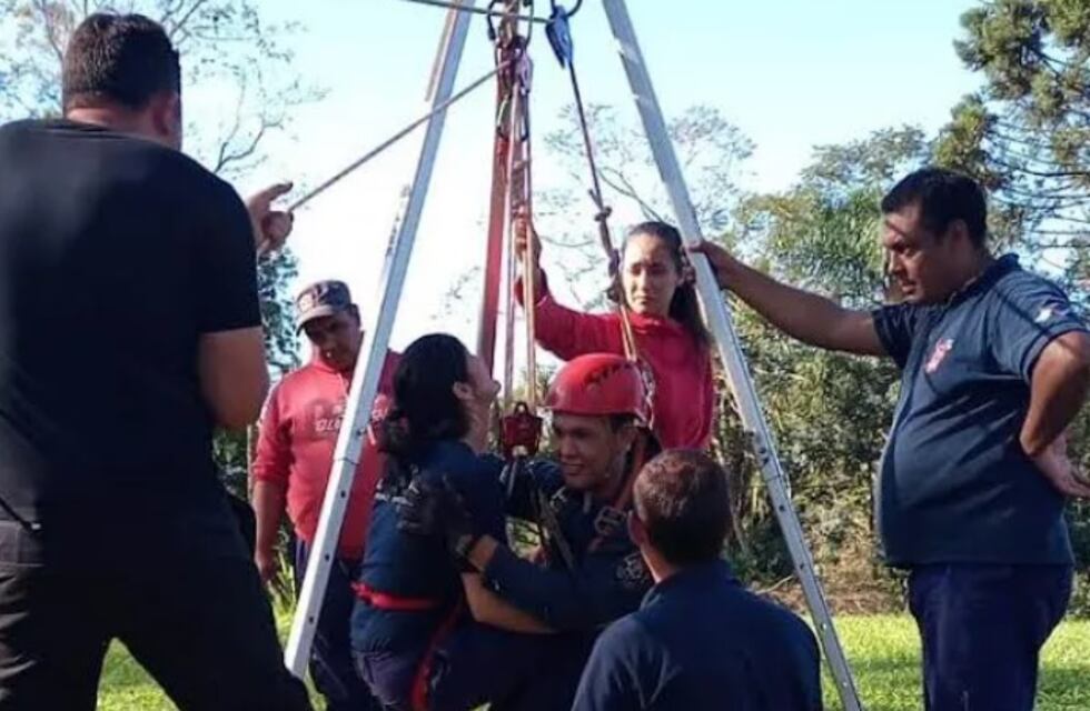 Bomberos Voluntarios se capacitación en rescate vehicular y en altura