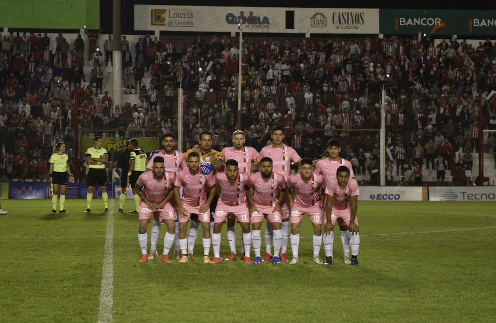 La camiseta rosa de Instituto: por qué la usará durante todo octubre