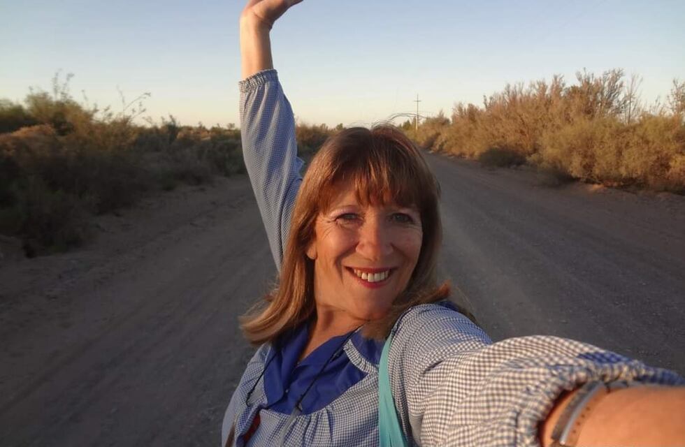 Carolina se jubiló como docente y ahora vende café en la ruta