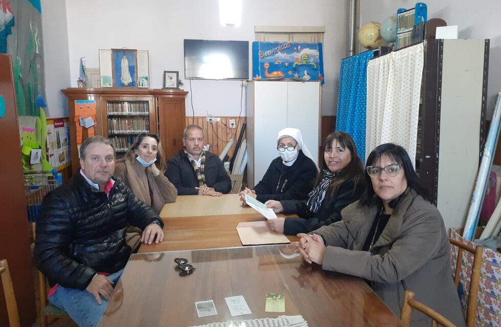 Entrega de subsidios a entidades educativas de Orense