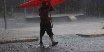 Imagen archivo de lluvia en Mendoza. Foto José Gutierrez /los Andes