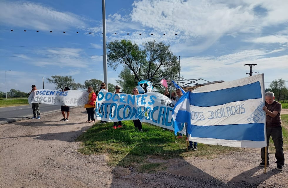 Fotos y videos: docentes autoconvocados protestan en distintos puntos de la provincia de Córdoba