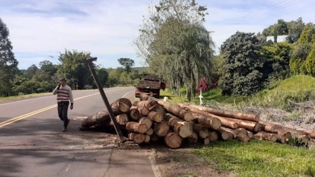 Accidente vial en Oberá dejó como saldo daños materiales.
