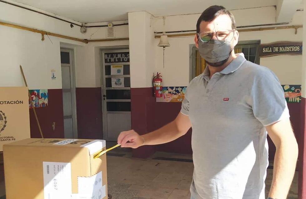 Mauro Casella emitió su voto en Pérez