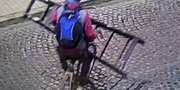 Con una escalera por pleno centro rafaelino