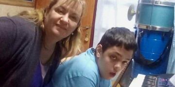 La historia de un joven autista que armó dúo con su maestra