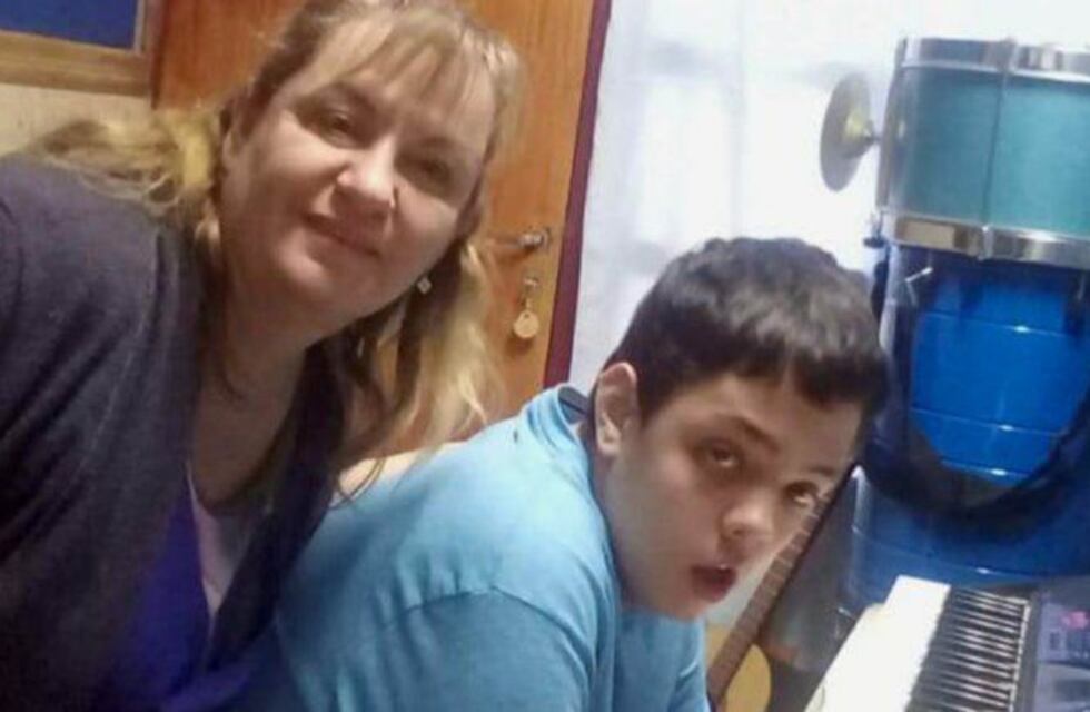 La historia de un joven autista que produce música propia junto a su maestra