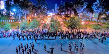 Las principales autoridades de la Provincia asistieron al solemne acto de cambio de Guardia en el palacio de gobierno, oportunidad en la cual se recordó a los héroes de 1812, al cumplirse un nuevo aniversario del Éxodo Jujeño.