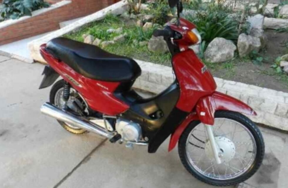 Robo en un local comercial y de cables en la vía pública