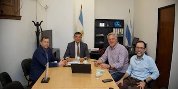 El Gobierno lanzó un proyecto de Ciencias del Comportamiento junto al Banco Mundial y entregará 400 cascos a adolescentes.