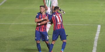 Óscar y Ángel Romero fueron acusados de "romper" el vestuario en San Lorenzo.