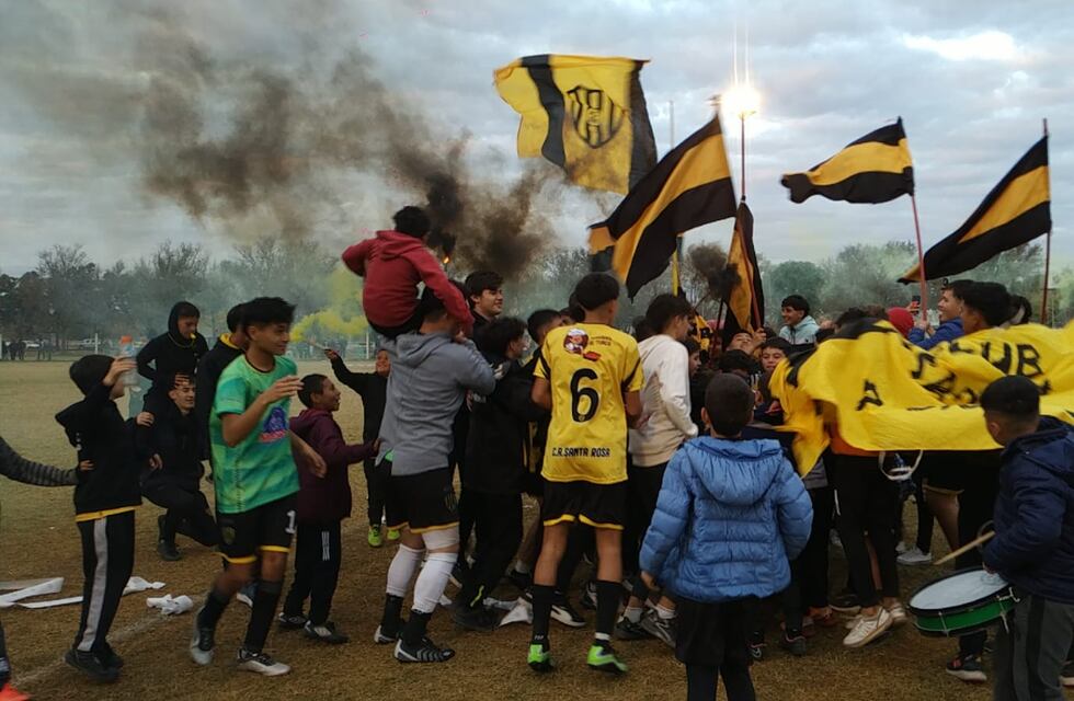La Copa de Oro de la Zona Oeste quedó en manos de Atlético de Santa Rosa en Arroyito