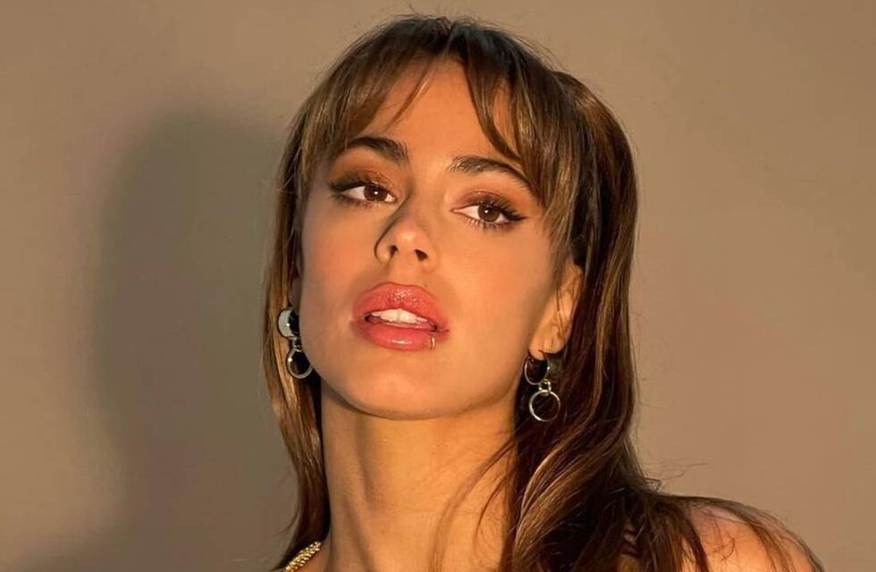 Tini disfrutó Las Vegas con un look de top underboob, minifalda con aberturas y mucha piel