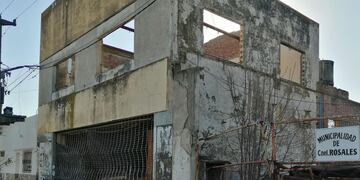 Buscan recuperar el edificio abandonado de calle Espora al 1300